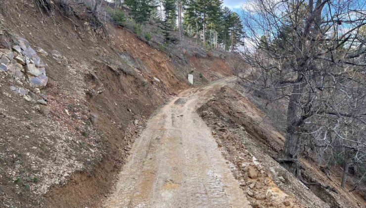 Feke’de kar ve heyelanla mücadele sürüyor