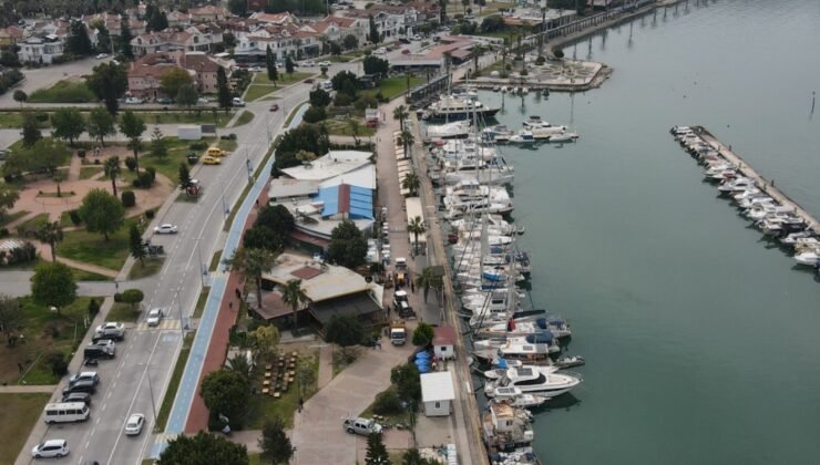 Fethiye’de sahil bandında kaçak yapılar yıkılıyor