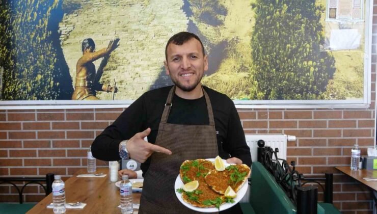 Gaziantep’te AB tescilli lahmacun sarımsaklı ve sebzeli yapılıyor