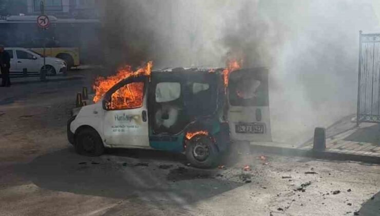 Gaziosmanpaşa’da park halindeki araç alev alev yandı