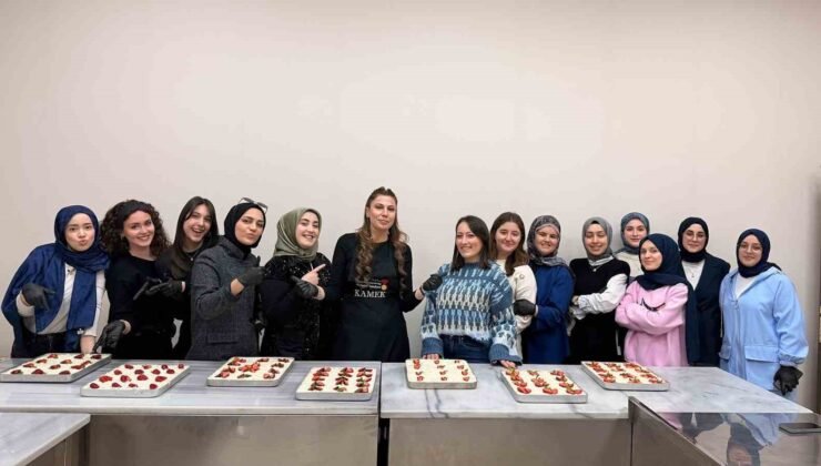 Gençler Güllaç yapımını öğrendi