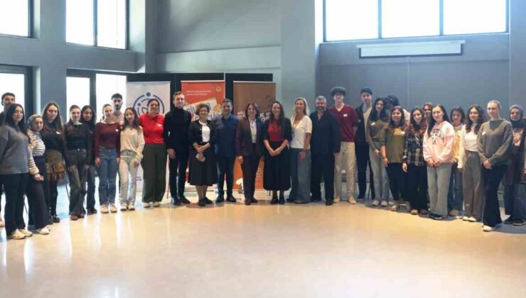 Gençler Nilüfer’de “İfade özgürlüğü” konuşuldu