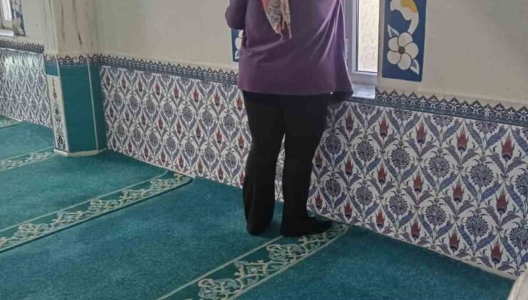 Germencik’te vatandaşların ibadeti için camilerde temizlik sürüyor