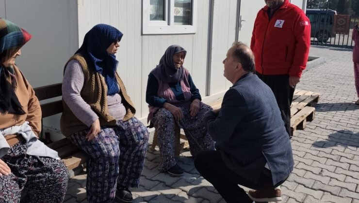 Gördesli öğrencilerden depremzede ailelere Ramazan desteği