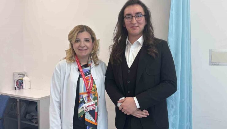 Görme kaybı yaşarken ders çalıştı, şimdi doktorlarıyla meslektaş olmayı hedefliyor