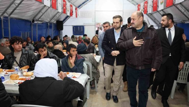 Gülpınar, iftar çadırında vatandaşlarla buluştu