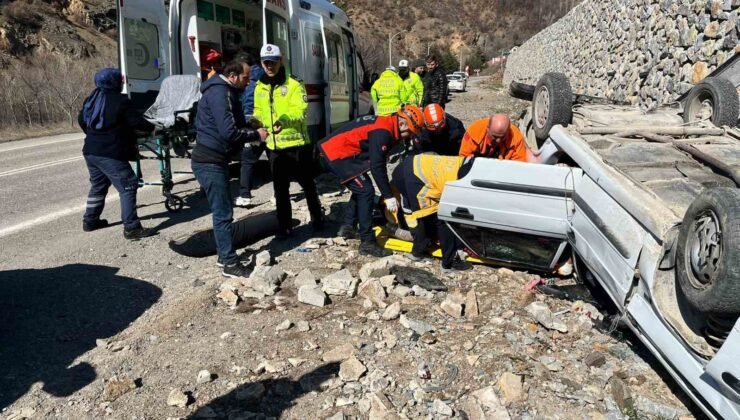 Gümüşhane’de otomobil ters döndü: 2 yaralı