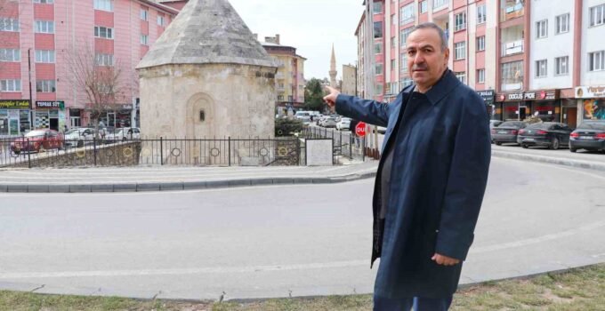 Gün boyu insanlar fark etmeden yanından geçiyor, Anadolu’nun en büyük ahisi burada yatıyor