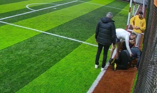 Halı saha maçında kalbine yenik düştü: O anlar kamerada