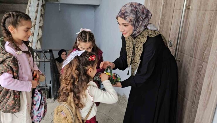 Hasköy’de bayram geleneği sürüyor: Çocuklar kapı kapı şeker topladı