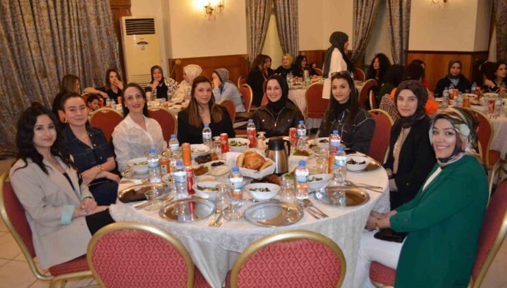 Hastane çalışanları iftar sofrasında buluştu