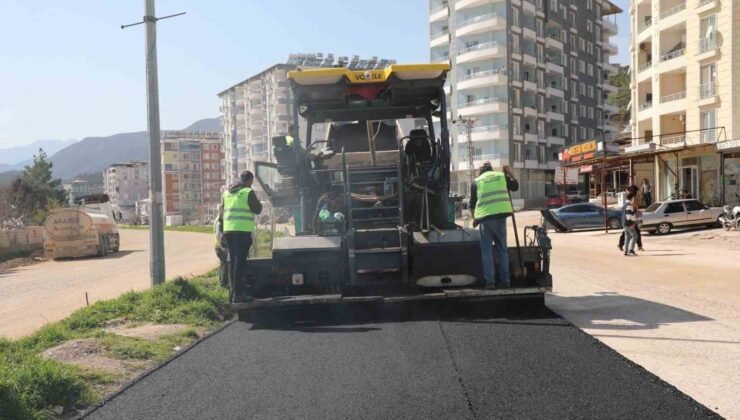 Hatay Büyükşehir Belediyesi, Yolçatı’nda asfalt serimine başladı