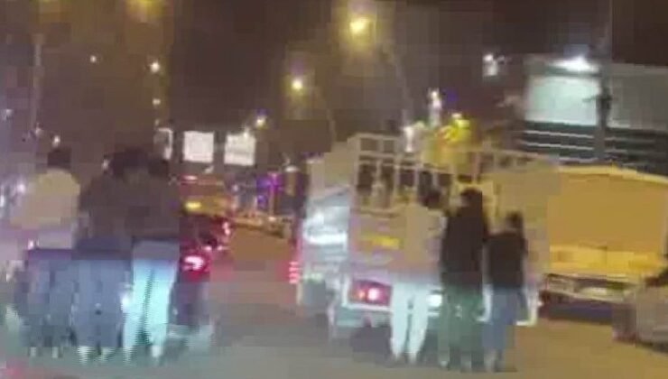 Hem canlarını hem trafiği tehlikeye attılar