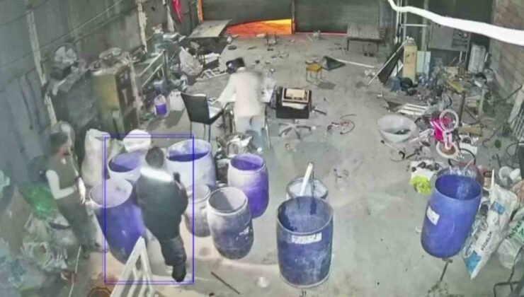 Hırsızların hedefi olan hurdacı defalarca soyuldu