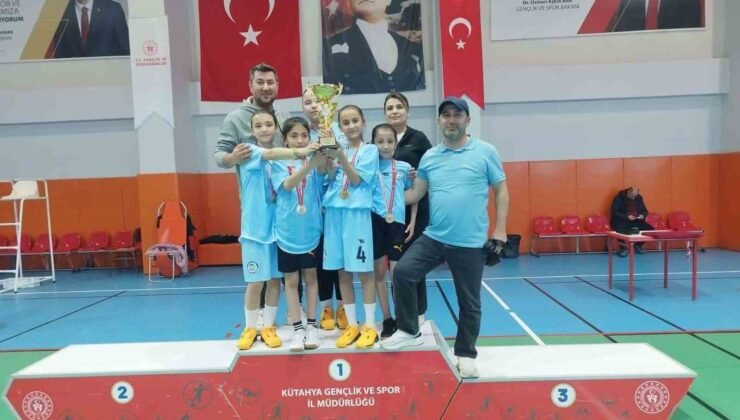 Hisarcık Şehitler Ortaokulu’nun badminton başarısı