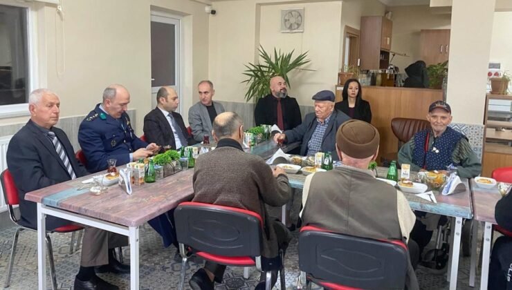 Huzurevi sakinleri bayramda unutulmadı