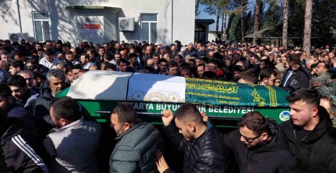 İftar vakti kazada hayatını kaybeden genç son yolculuğuna uğurlandı