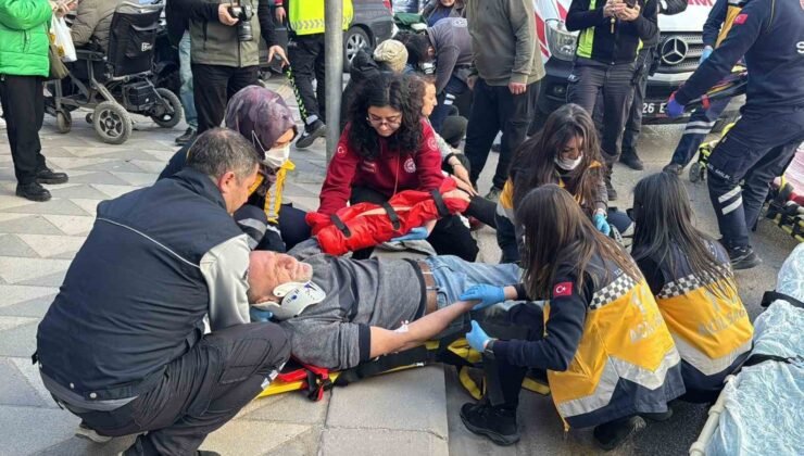 İki otomobil çarpıştı, savrulan araçlardan biri yayaların arasına daldı, 5 yaralı