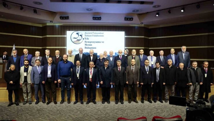 İlahiyat Fakültesinin 55. kuruluş yılı sempozyumu ve mezun buluşması gerçekleştirildi