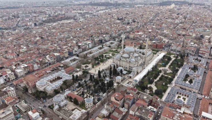 İlber Ortaylı’nın defnedileceği Fatih Camii haziresi dronla görüntülendi
