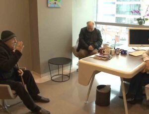 İnme geçiren 91 yaşındaki hastaya başarılı müdahale, uzmanlardan uyarı: “Dakikanın önemi var”