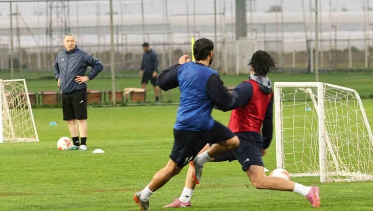 İran Milli Takımı kamp için Antalya’ya geldi