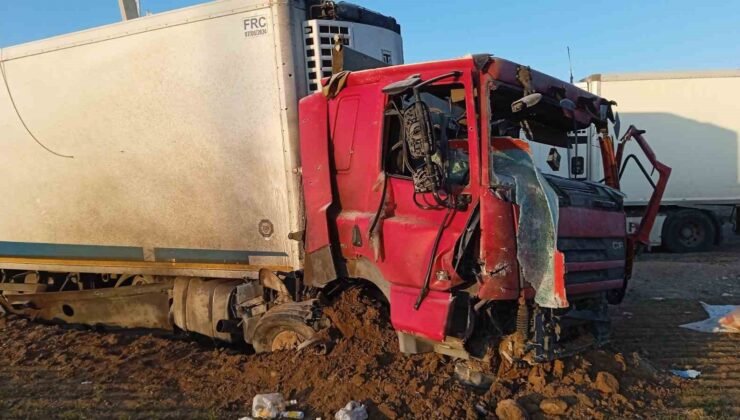 İran’da yeri delen füzenin şarapnel parçasının isabet etmesiyle genç şoföre mezar olan tırın görüntüsü ortaya çıktı