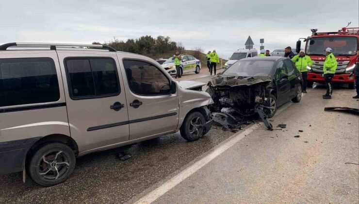Isparta’da 8 kişinin yaralandığı kaza kamerada