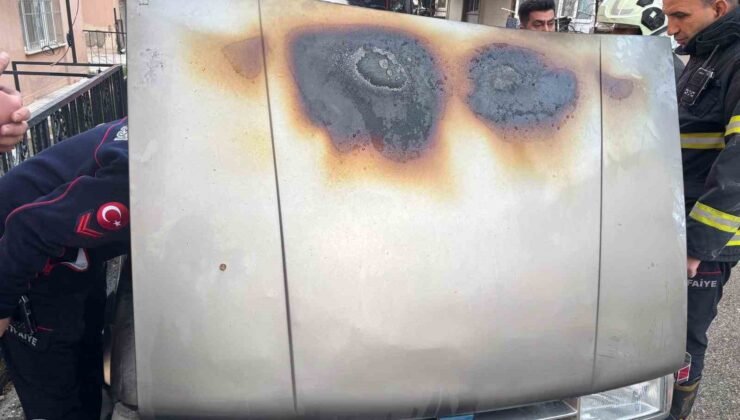 Isparta’da park halindeki Tofaş’ın motor kısmı yandı