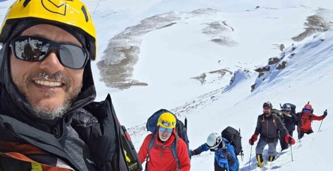 İstanbul Doğa Sporları Kulübü’nden Süphan Dağı’na kış tırmanışı