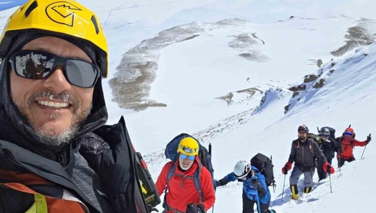 İstanbul Doğa Sporları Kulübü’nden Süphan Dağı’na kış tırmanışı