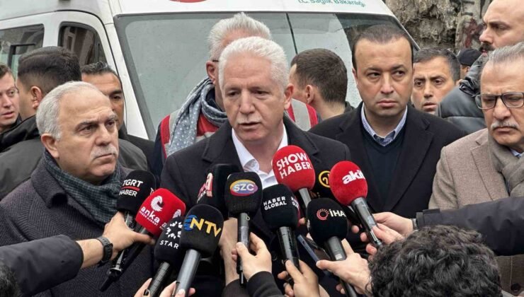 İstanbul Valisi Gül: “9 kişi göçük altında kaldı, 7 kişi hastaneye sevk edildi”