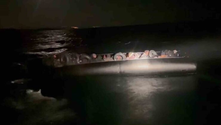 İzmir’de lastik bot içerisindeki 45 düzensiz göçmen yakalandı