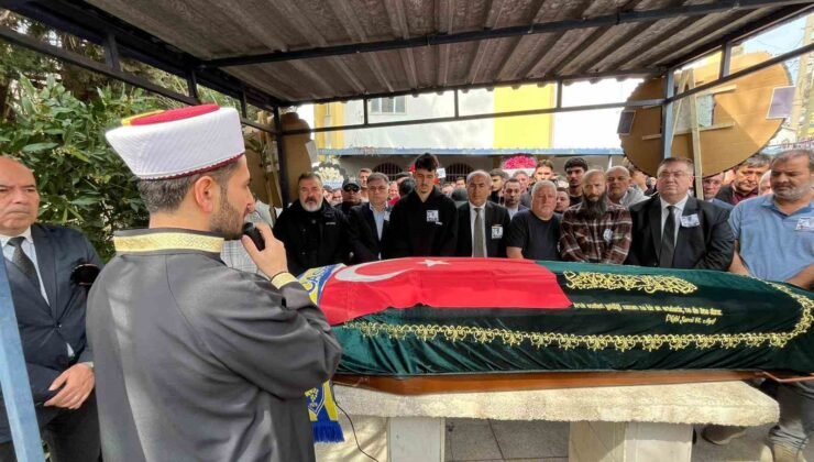 İzmir’de öldürülen taksi şoförü son yolculuğuna uğurlandı