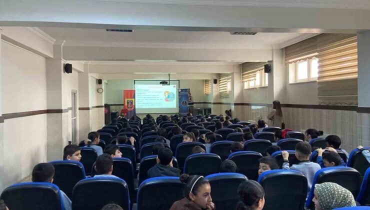 Jandarmadan öğrencilere siber güvenlik eğitimi
