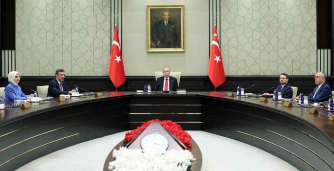 Kabine Toplantısı, Cumhurbaşkanı Recep Tayyip Erdoğan’ın başkanlığında Beştepe’de başladı.