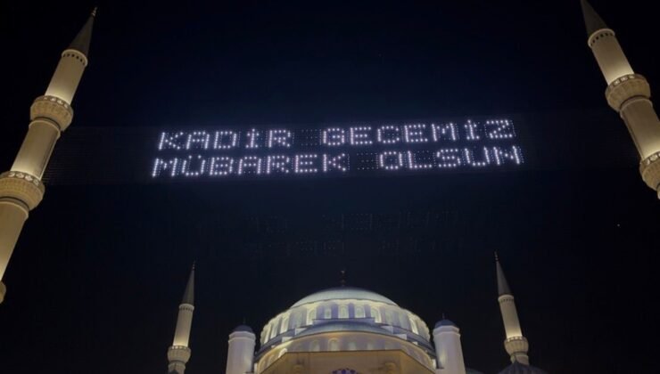 Kadir Gecesi Büyük Çamlıca Camii’nde dualarla idrak edildi