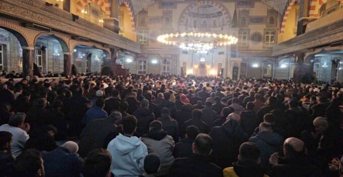 Kadir Gecesi’nde camiler doldu taştı