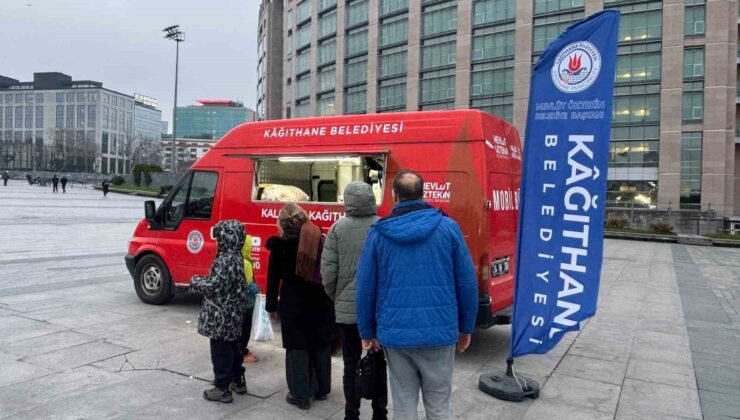 Kağıthane’de iftara yetişemeyenlere sıcak çorba ikramı