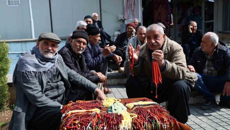 Kahramanmaraş’ta Ulu Cami Meydanı’nın müdavimleri
