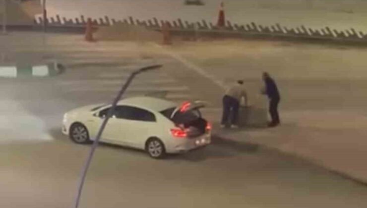 Kaldırım taşı çalan 2 zanlı yakalandı