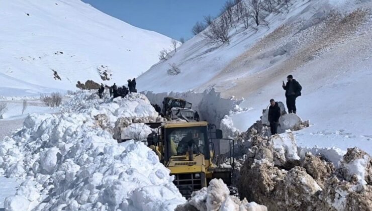Kar kalınlığı 3 metreyi aşmıştı: Tunceli’de kapalı köy yolu kalmadı