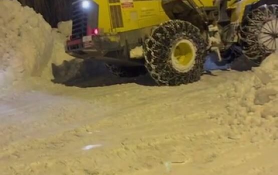 Kar kalınlığı iş makinesinin boyunu geçti
