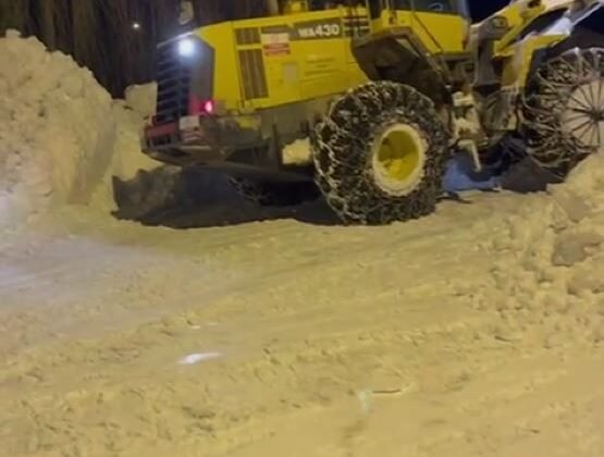 Kar kalınlığı iş makinesinin boyunu geçti