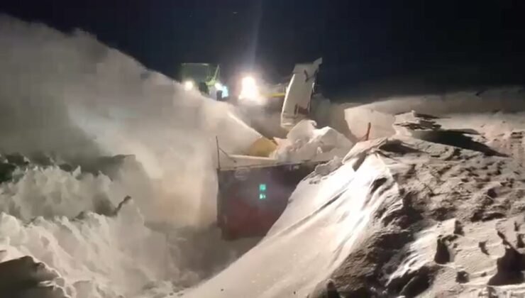 Kar kaplanları Arpaçay’da gece gündüz çalışıyor