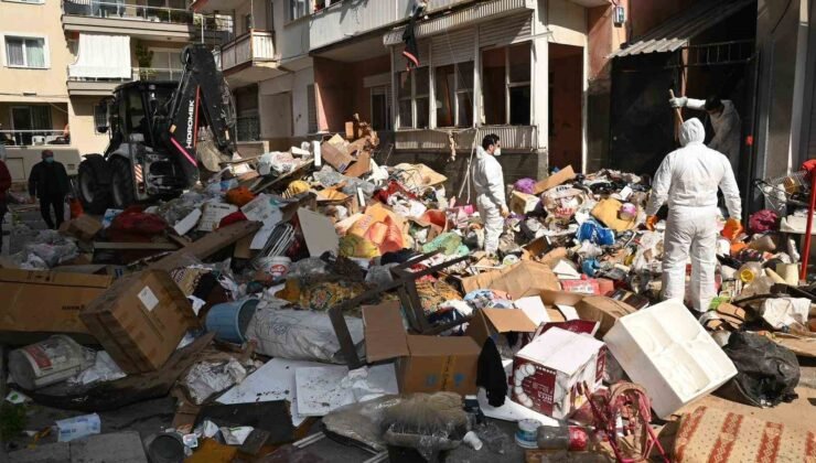 Karabağlar’da çöp evden 12 kamyon atık çıkarıldı