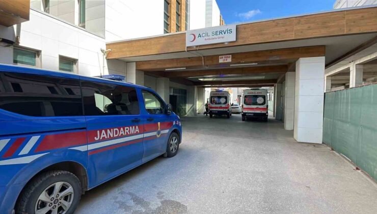 Karaman’da motosiklet şarampole devrildi: 2 yaralı