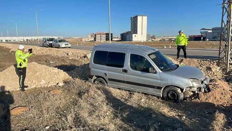 Karaman’da yoldan çıkan hafif ticari aracın sürücüsü yaralandı