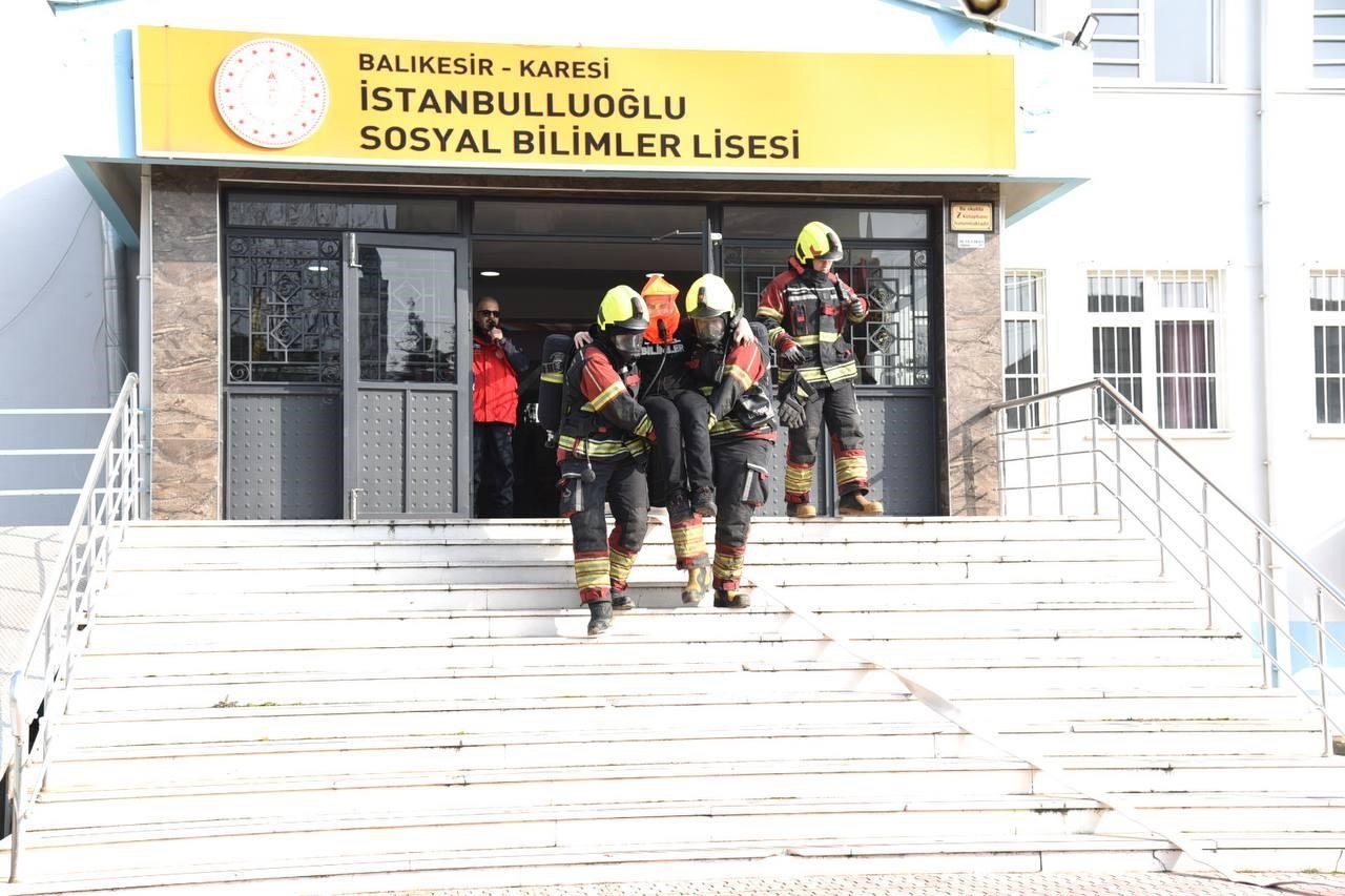 Karesi’de 413 öğrencili dev deprem tatbikatı