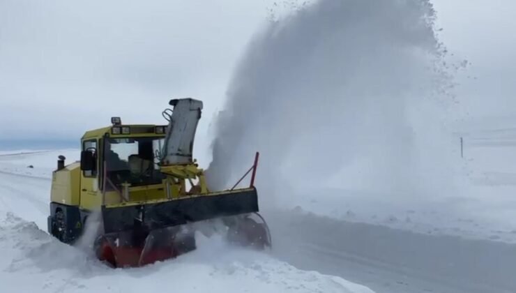 Kars’ta 25 köy yolu ulaşıma kapandı, ekipler seferber oldu